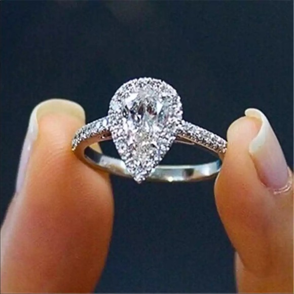 New 1.59 CARAT Pear Shaped Diamond Ring - Picture 3 of 3